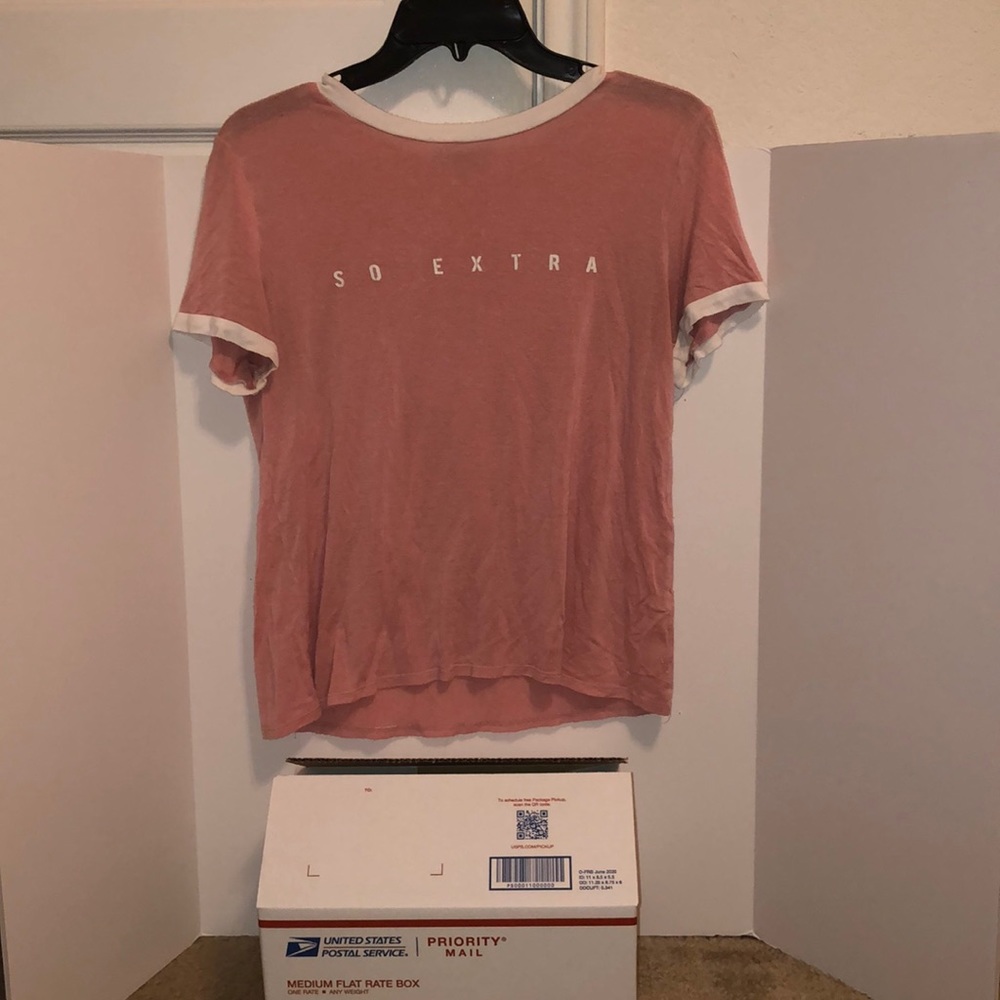 🤩Light pink SO EXTRA t-shirt with white ascent🤩